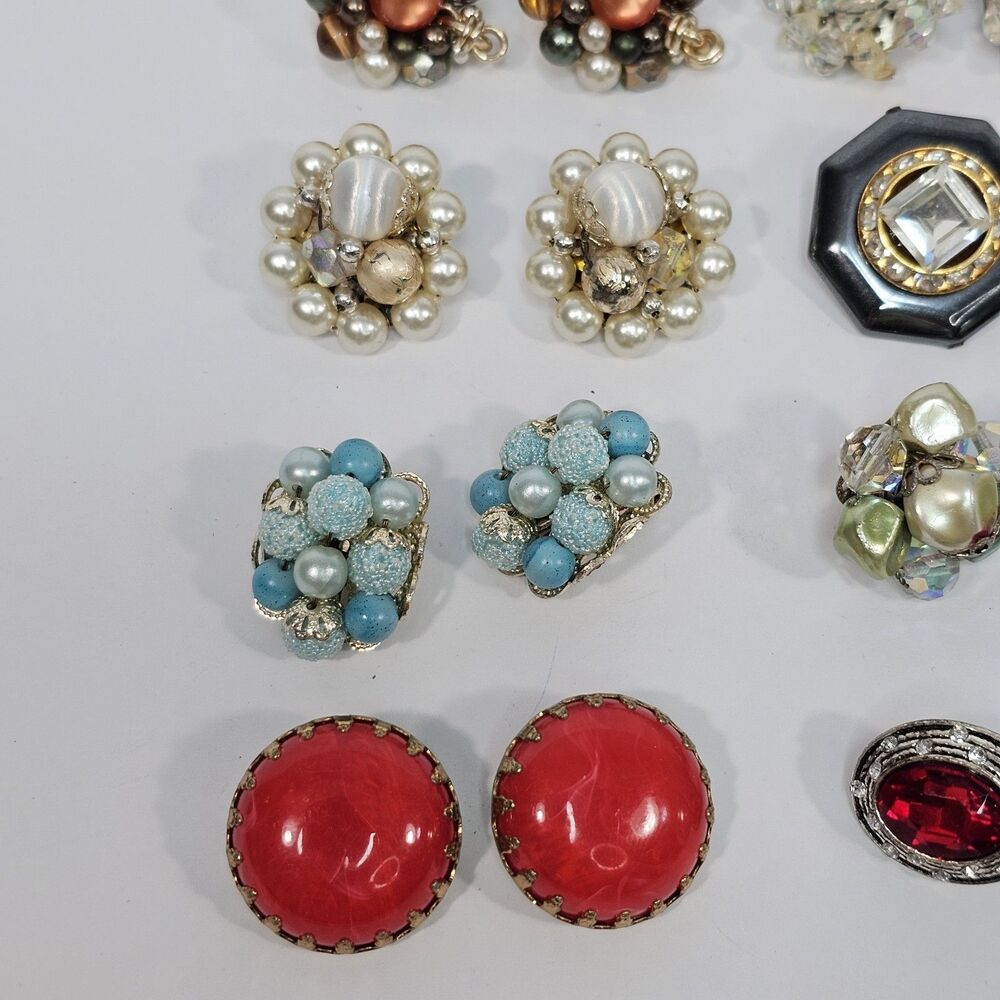 Vintage Lot Of 10 Beaded Cluster Clip On Earrings Japan Hong Kong - Picture 4 of 8